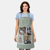 Gran's Kitchen Always Open Sage Green Photo Schürze (Getragen)