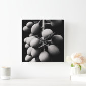 grapes for a sour day quadratische wanduhr (Zuhause)