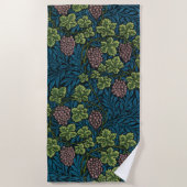Grapevine (von William Morris) Strandtuch (Vorderseite)