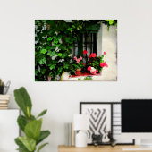 Grapevinen und Geranien rund um ein Fenster Poster (Heimbüro)