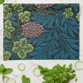  Grapevines with clusters of pink grapes  Geschirrtuch (Gefaltet)