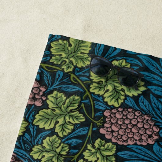  Grapevines with clusters of pink grapes  Strandtuch (Beispiel)