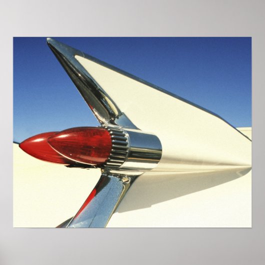 Graphic: Close-up of fin and taillight on Poster (Vorne)