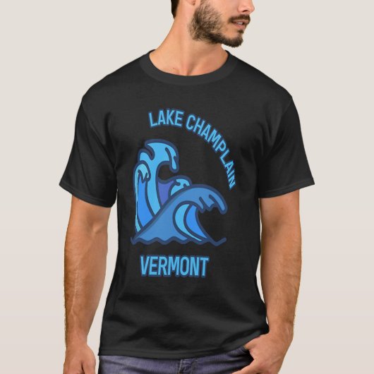 Graphic Lake Champlain Vermont Pocket Wave Souveni T-Shirt (Vorderseite)