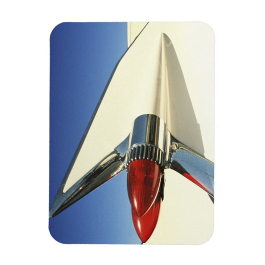 Graphic: Nah-up of fin and taillight on Magnet (Vertikal)