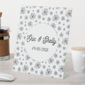 Graphic peonies. sockelschild (In Situ)