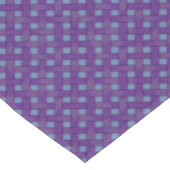 Graphic Woven Lila Rattan auf Custom Blue Tischdecke (Schrägansicht)