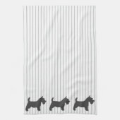 Graphite Terrier auf grauen Streifen Geschirrtuch (Vertikal)