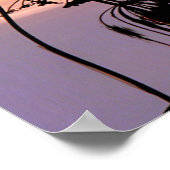 Gras im Sonnenuntergang über Wasser mit Reflektion Poster (Ecke)