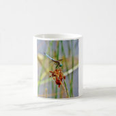 Gras und Dragonfly Kaffeetasse (Mittel)
