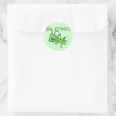 Grasshopper Go Green T - Shirt und Geschenke Runder Aufkleber (Tasche)