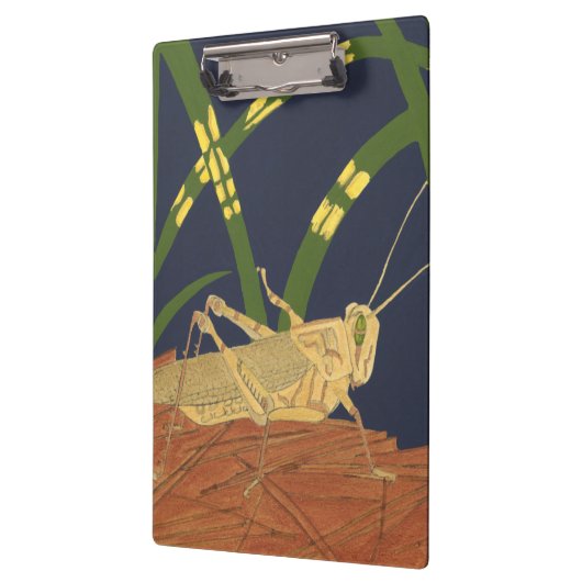 Grasshopper in grünem Gras im blauen Hintergrund Klemmbrett (Links)