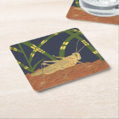 Grasshopper in grünem Gras im blauen Hintergrund Rechteckiger Pappuntersetzer (angewinkelt)