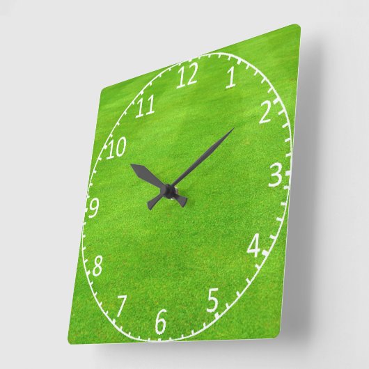 Grassy Lawn Background Clock Quadratische Wanduhr (Winkel)