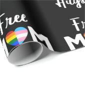 Gratis Mama Hugs II - Rainbow Gay Trans Pride Geschenkpapier (Rolleneckpunkt)