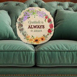 Gratitude in Every Season Floral Wreath Rundes Kissen