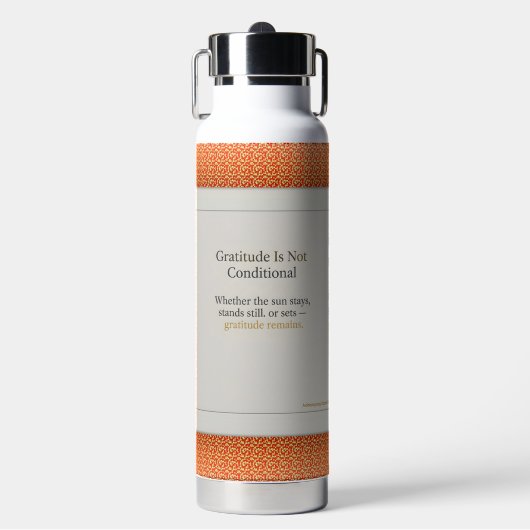 Gratitude Remains Gratitude Beyond the Clock Trinkflasche (Vorderseite)