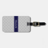 Grau auf Gray Damask #3 Navy Blue Name Monogram Gepäckanhänger (Vorderseite horizontal)