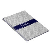 Grau auf Gray Damask #3 Navy Blue Name Monogram Notizblock (Rechte Seite)