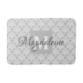 Grau Damaske Bath Mat mit Monogramm und Name Badematte (Vorderseite)