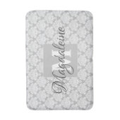 Grau Damaske Bath Mat mit Monogramm und Name Badematte (Vorderseite Vertikal)