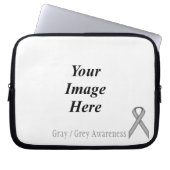 Grau / Grau Standard Ribbon von Kenneth Yoncich Laptopschutzhülle (Vorderseite)