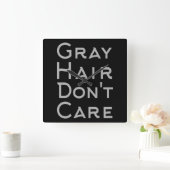 GRAU HAAR IST ES NICHT. QUADRATISCHE WANDUHR (Zuhause)