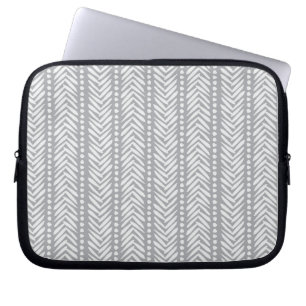 Grau handgezeichnetes Chevron-Muster Laptopschutzhülle