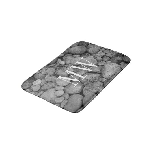 Grau-Kiesel-Monogramm-Badematte Badematte (Schrägansicht)