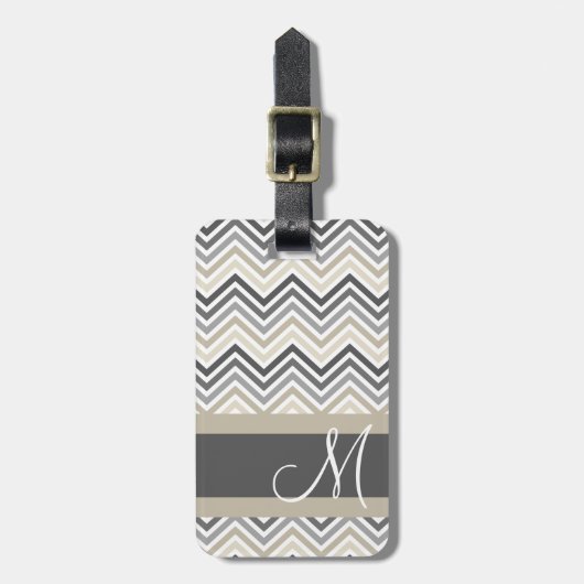 Grau & Linen Beige Zickzack Muster mit Monogramm Gepäckanhänger (Vorderseite vertikal)