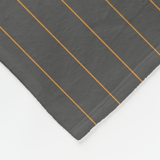Grau mit Orange Pinstripes Fleece Blanket (Ecke)