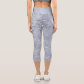 Grau mit weißen und schwarzen Weisen Capri Leggings (Rückseite)