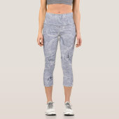 Grau mit weißen und schwarzen Weisen Capri Leggings (Vorderseite)