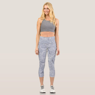 Grau mit weißen und schwarzen Weisen Capri Leggings