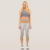 Grau Orange rustikal Capri Leggings (Vorderseite)