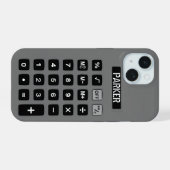 Grau-Rechner mit Name iPhone 15 Hülle (Rückseite (Horizontal))
