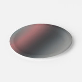 Grau, rosa, schwarzer Farbverlauf, Ombre. Pappteller (Schrägansicht)