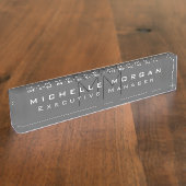 Grau Schwarz Bold Monogram Moderner Minimalistisch Namensplakette (Seite)