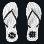Grau-Schwarz-Trellis-Monogramm Badesandalen<br><div class="desc">Maßgeschneiderte,  bedruckte Flop-Sandalen mit einem stilvollen,  modernen Trellis-Muster und einem eigenen Monogramm oder einem anderen Text in einem Kreisrahmen. Klicken Sie auf Anpassen,  um Schriftart und Farben zu ändern oder eigene Bilder hinzuzufügen,  um ein einzigartiges Design zu erstellen!</div>