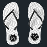 Grau-Schwarz-Trellis-Monogramm Badesandalen<br><div class="desc">Maßgeschneiderte,  bedruckte Flop-Sandalen mit einem stilvollen,  modernen Trellis-Muster und einem eigenen Monogramm oder einem anderen Text in einem Kreisrahmen. Klicken Sie auf Anpassen,  um Schriftart und Farben zu ändern oder eigene Bilder hinzuzufügen,  um ein einzigartiges Design zu erstellen!</div>