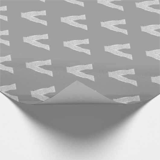 Grau Silver Letter V Geschenkpapier (Ecke)