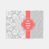 Grau und Korallen Damask Polka Dots Monogram Fleecedecke (Vorderseite (Horizontal))