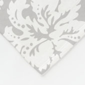 Grau und Korallen Damask Polka Dots Monogram Fleecedecke (Ecke)