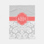 Grau und Korallen Damask Polka Dots Monogram Fleecedecke (Vorderseite)