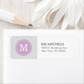 Grau und Lilac Lila Modernes Zickzack Monogramm (Insitu)