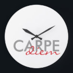 Grau und Rot, lateinische Zitate Carpe Diem Große Wanduhr<br><div class="desc">Graue und rote personalisierte Redewendungen aus Latein Carpe Diem Wanduhren. Geschrieben Text rund Wand Uhr Design, von red_dress, mit den grauen und roten lateinischen Wörtern "Carpe diem" vor einem weißen Hintergrund. Passen Sie einfach Ihre Carpe Diem Wanduhren mit Ihren Lieblingsfarben und Schriftart an. Klicken Sie auf die orangefarbene Schaltfläche "Anpassen!",...</div>