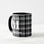 Grau und Schwarz Kariert mit Monogrammname Tasse (Vorderseite Links)