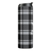 Grau und Schwarz Kariert mit Monogrammname Thermosbecher (Nach links gedreht)