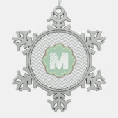 Grau und Weiß Zickzack Schneeflocken Zinn-Ornament (Vorderseite)