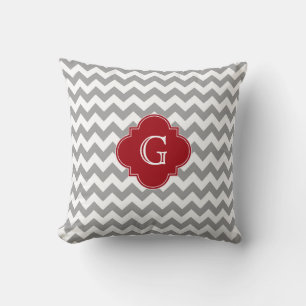Grau Weiß Chevron Cranberry Rot Vierblatt-Monogram Kissen